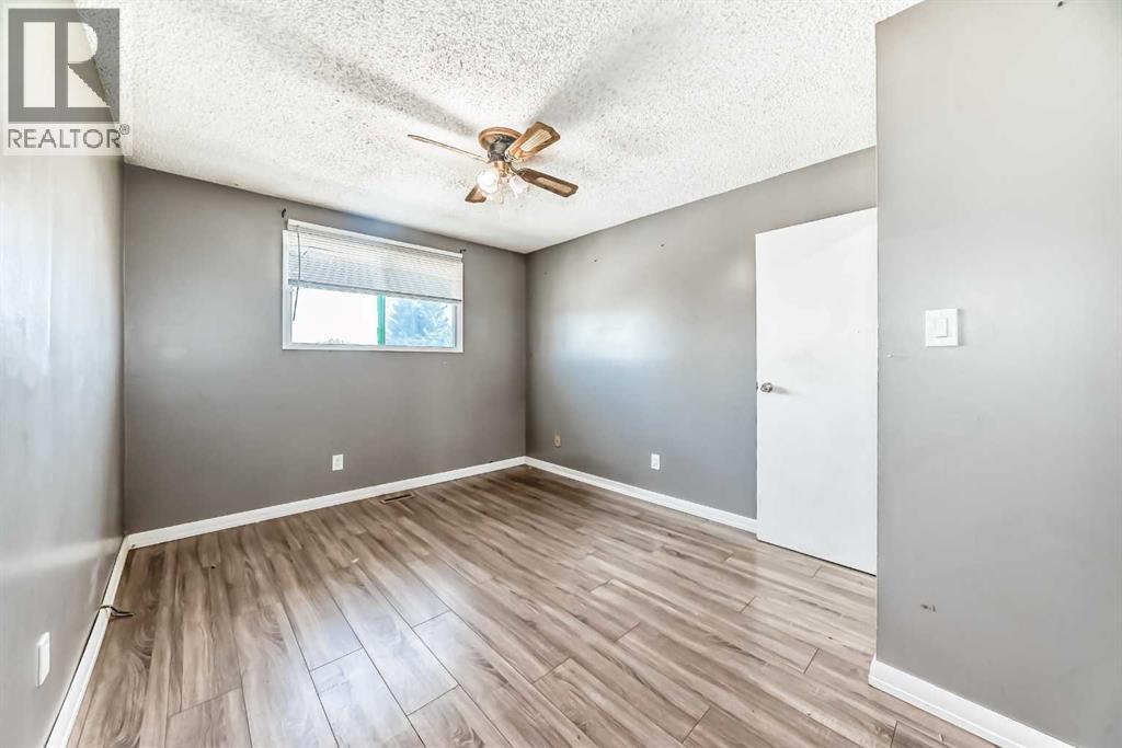 Single Family House Bi-level for Sale in  Berkley Drive NW Beddington Heights Calgary 