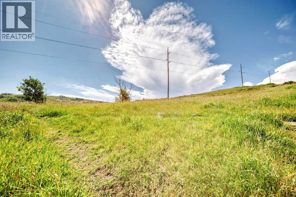 Single Family House Bi-level for Sale in  Berkley Drive NW Beddington Heights Calgary 