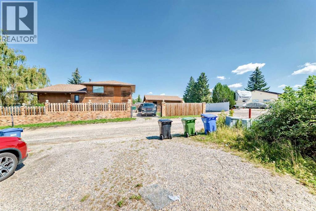 Single Family House Bi-level for Sale in  Berkley Drive NW Beddington Heights Calgary 