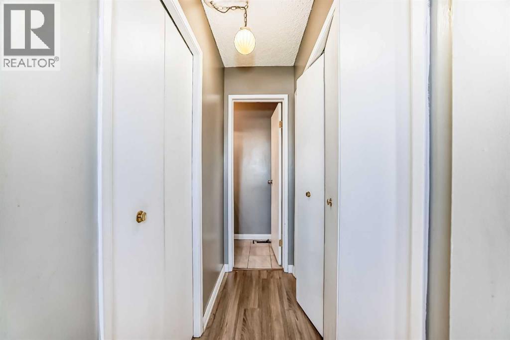 Single Family House Bi-level for Sale in  Berkley Drive NW Beddington Heights Calgary 