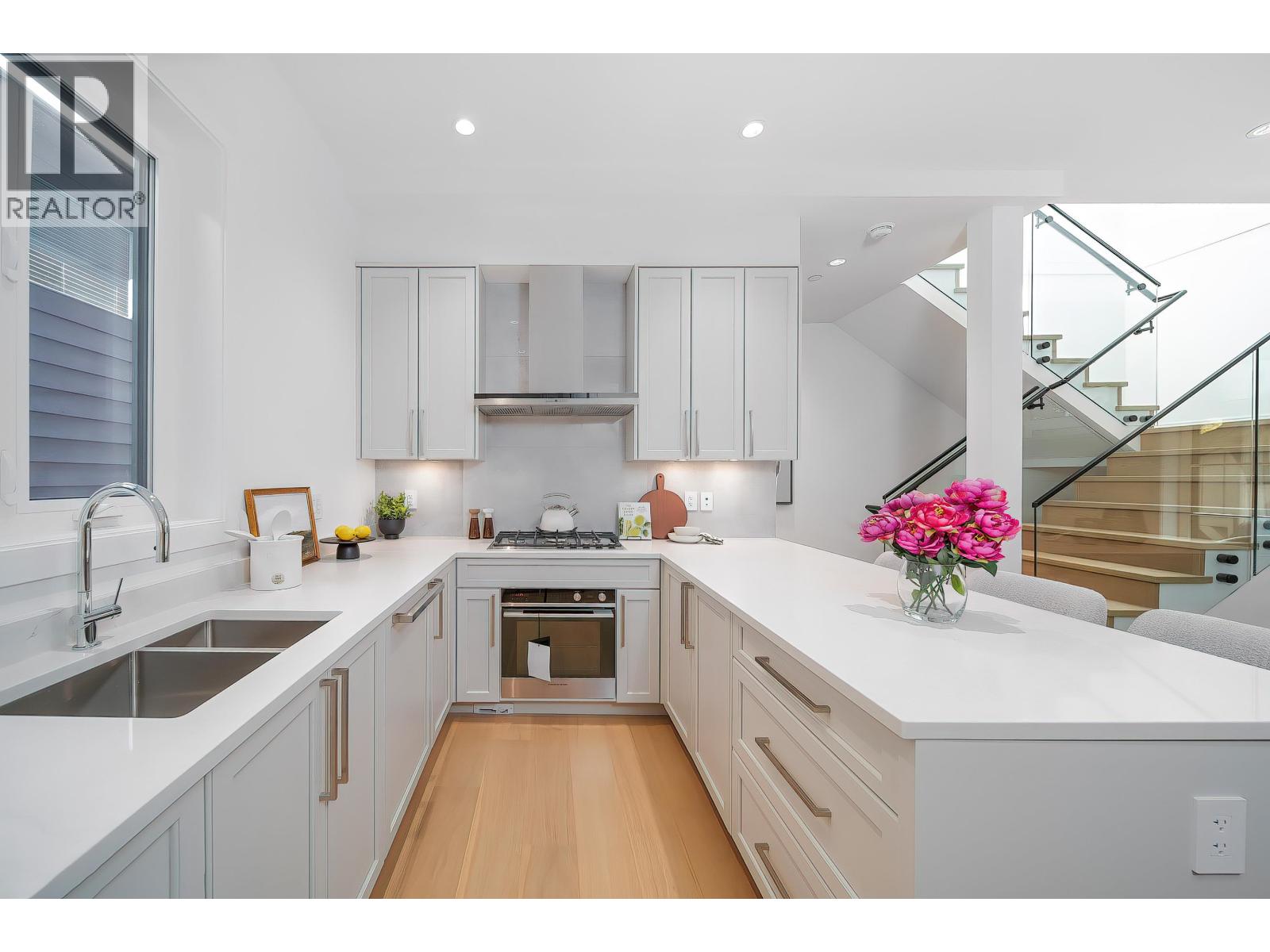 Photo 9 of 5836 Highbury Street, Vancouver BC
