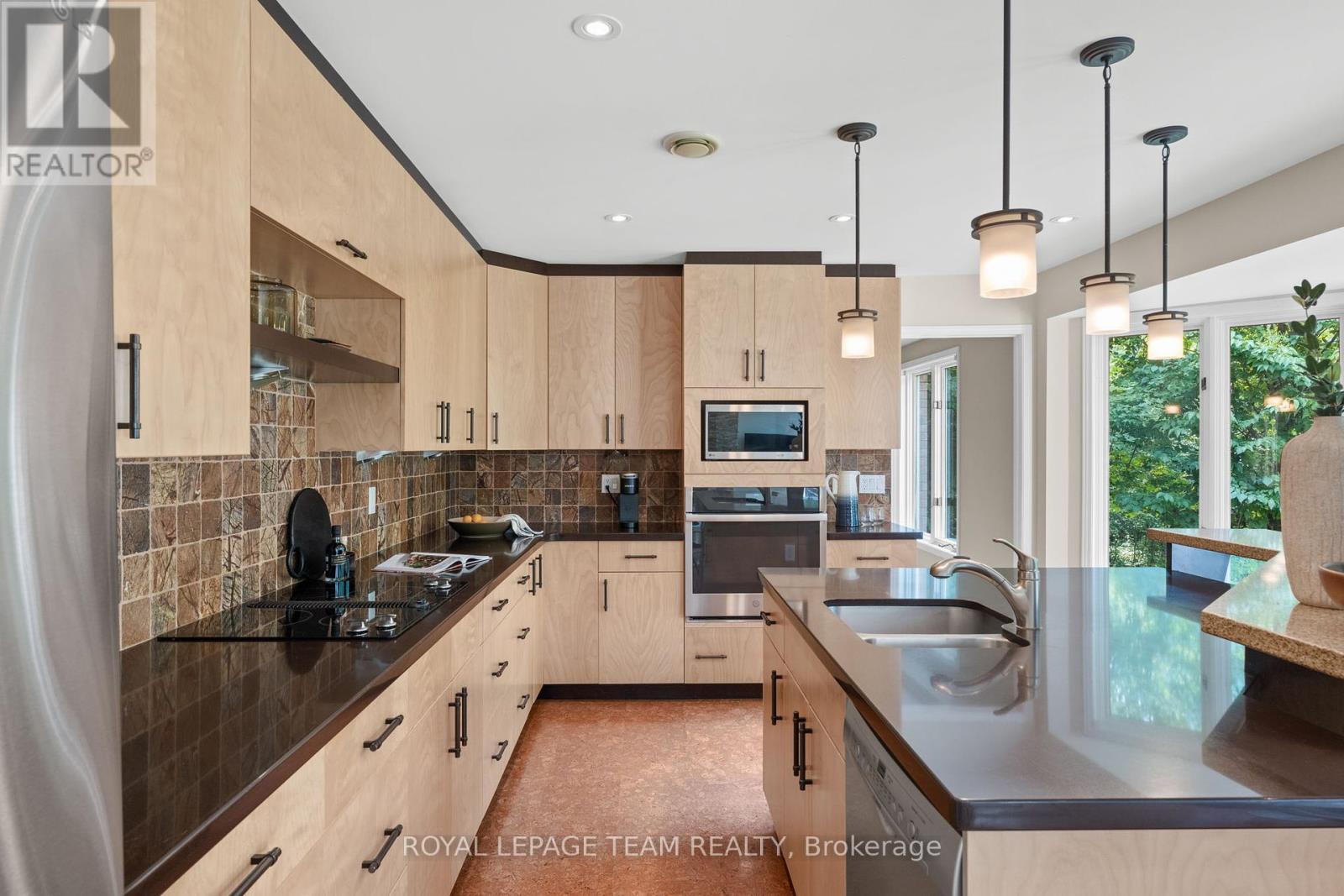 Photo 12 of 10 Weldale Drive, Ottawa ON