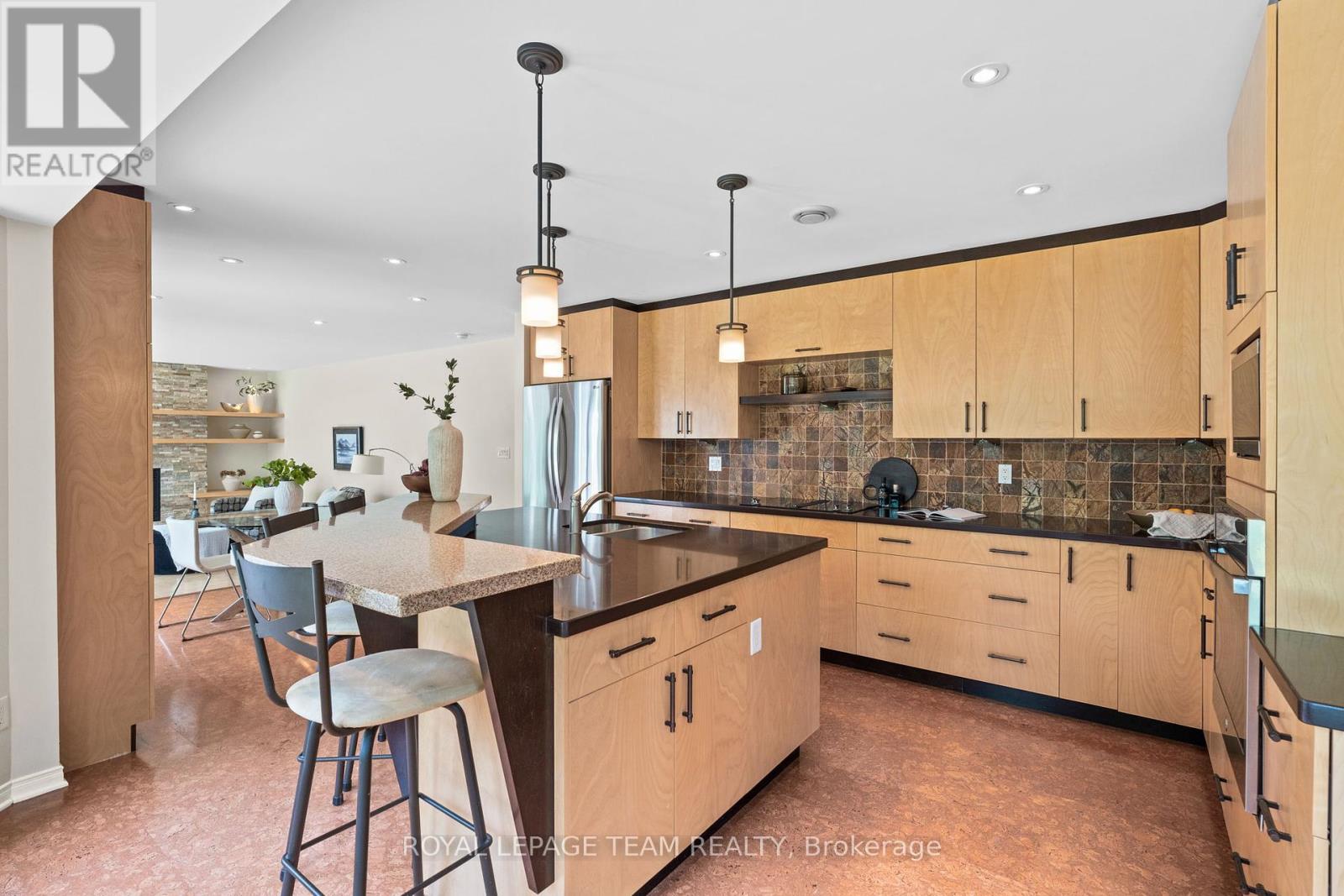 Photo 13 of 10 Weldale Drive, Ottawa ON