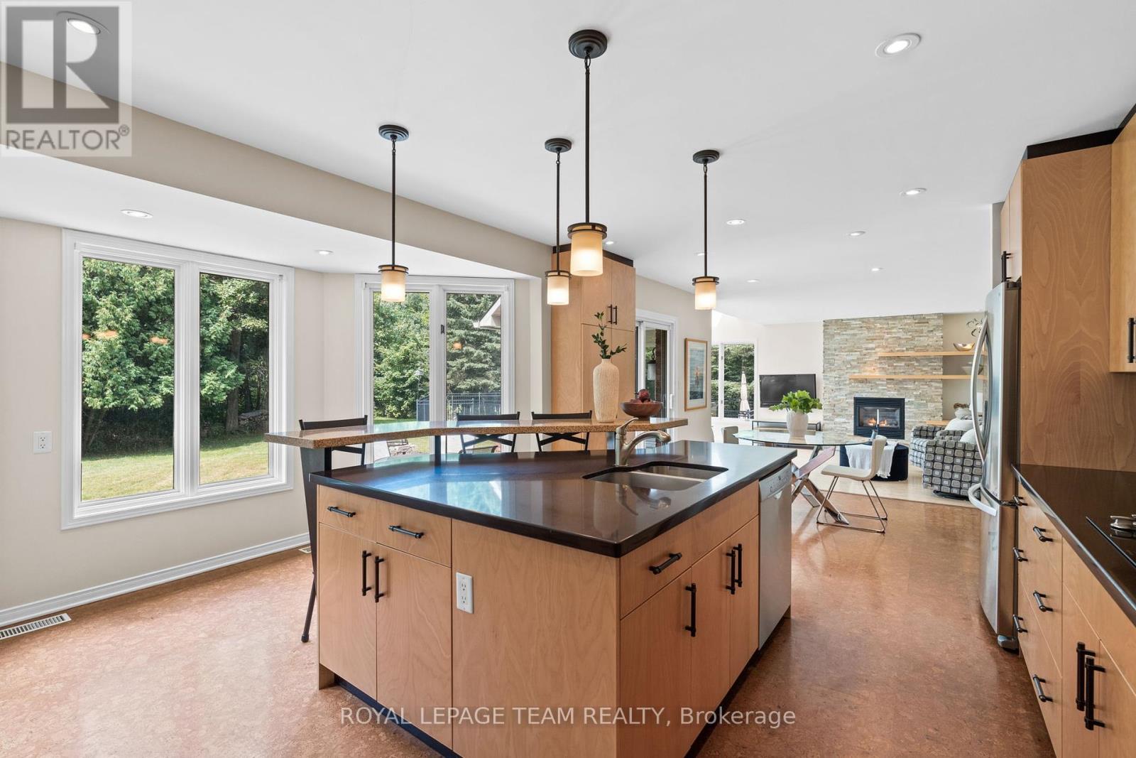 Photo 14 of 10 Weldale Drive, Ottawa ON
