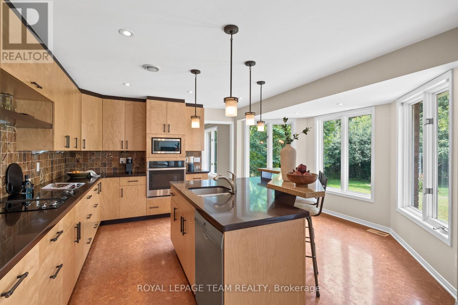 Photo 15 of 10 Weldale Drive, Ottawa ON