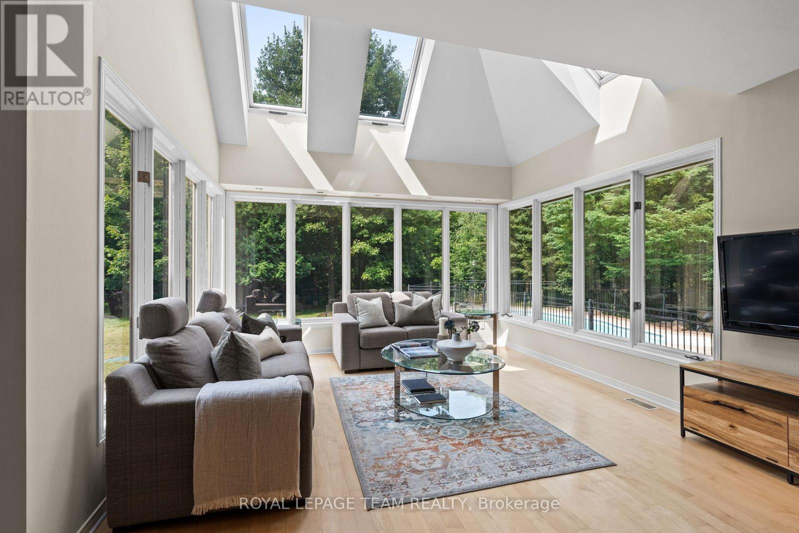 Photo 19 of 10 Weldale Drive, Ottawa ON