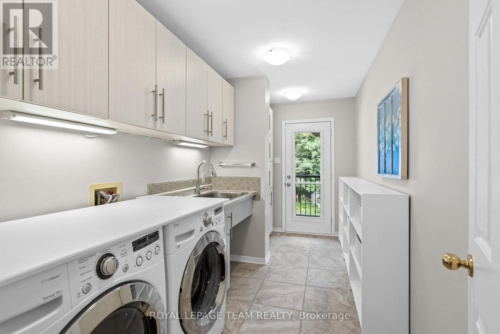 Photo 23 of 10 Weldale Drive, Ottawa ON
