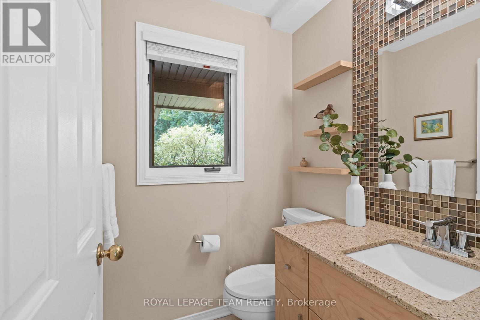 Photo 24 of 10 Weldale Drive, Ottawa ON