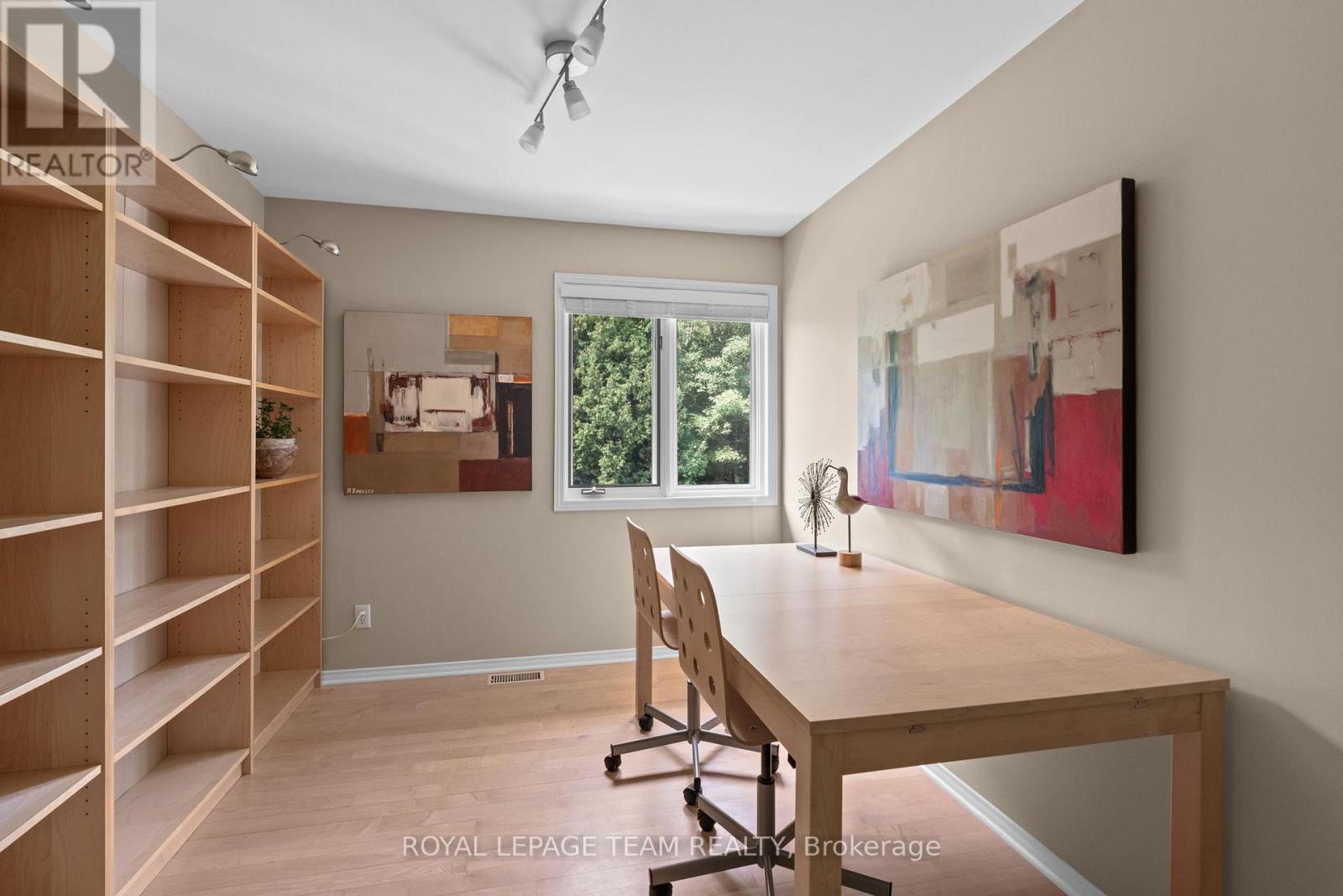 Photo 33 of 10 Weldale Drive, Ottawa ON