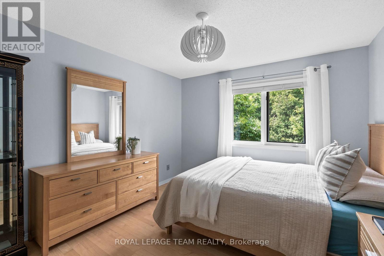 Photo 35 of 10 Weldale Drive, Ottawa ON