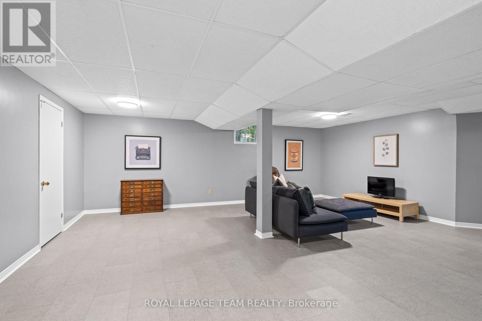 Photo 38 of 10 Weldale Drive, Ottawa ON