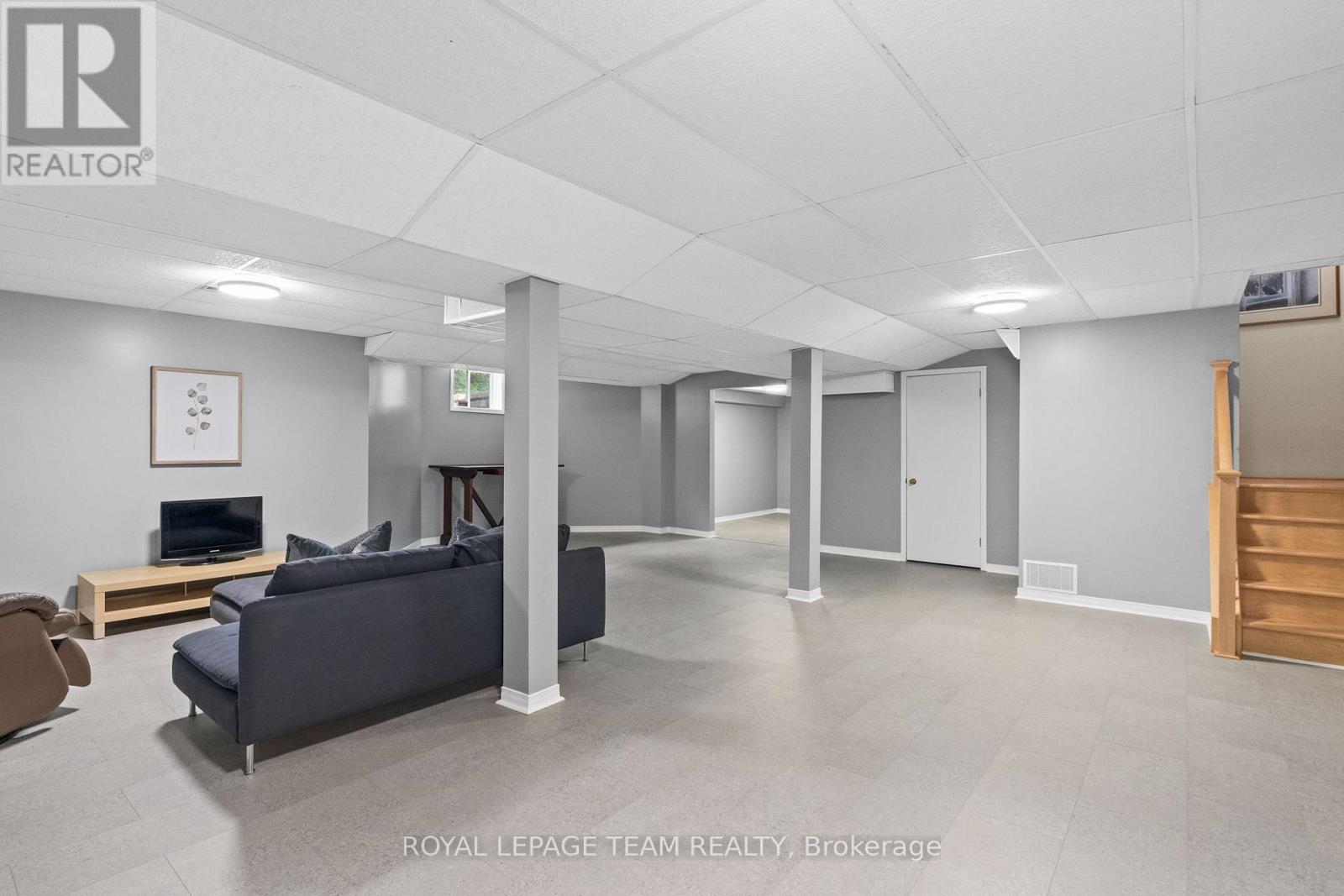 Photo 41 of 10 Weldale Drive, Ottawa ON
