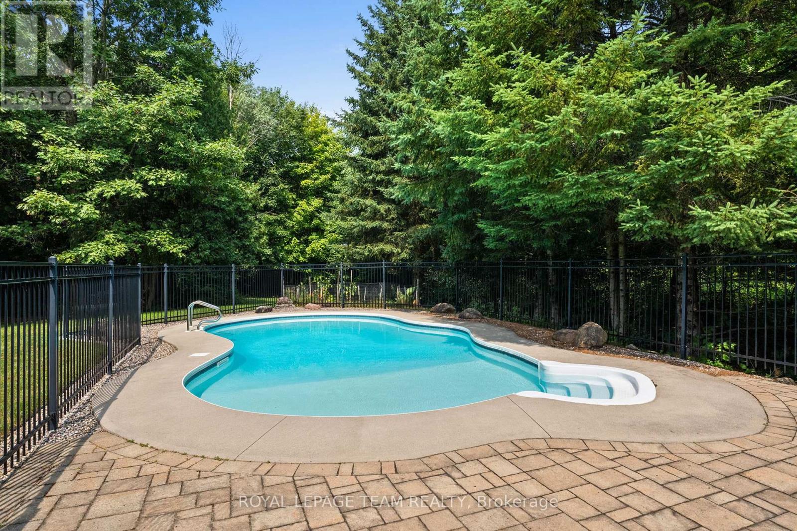 Photo 43 of 10 Weldale Drive, Ottawa ON