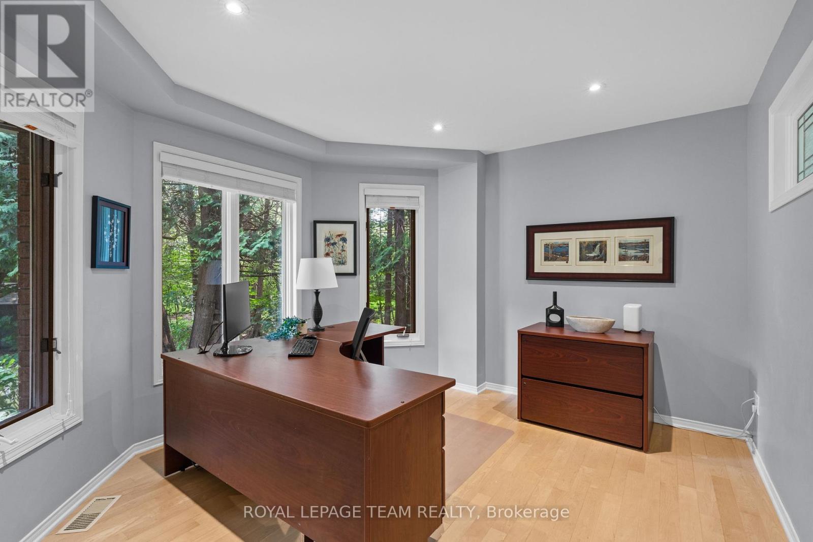 Photo 8 of 10 Weldale Drive, Ottawa ON