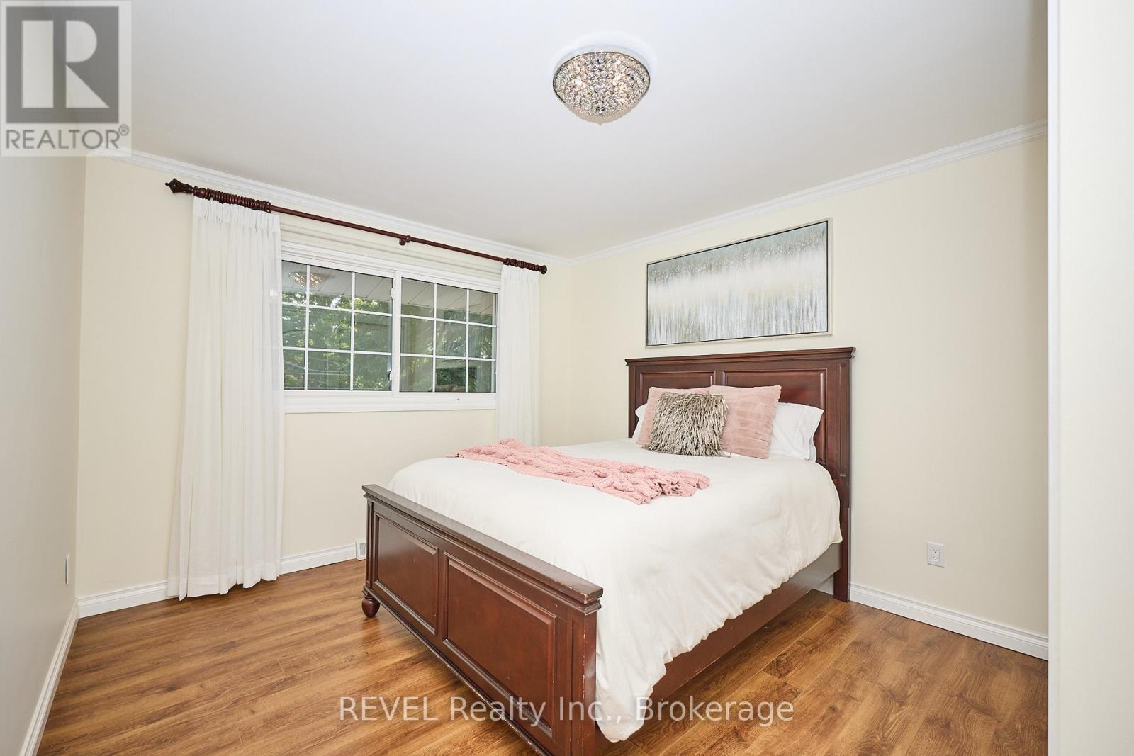 Photo 18 of 51 Pancake Lane, Pelham ON