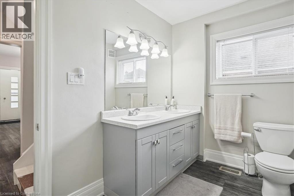 Photo 13 of 38 Viewpoint Avenue Unit 1, Hamilton ON