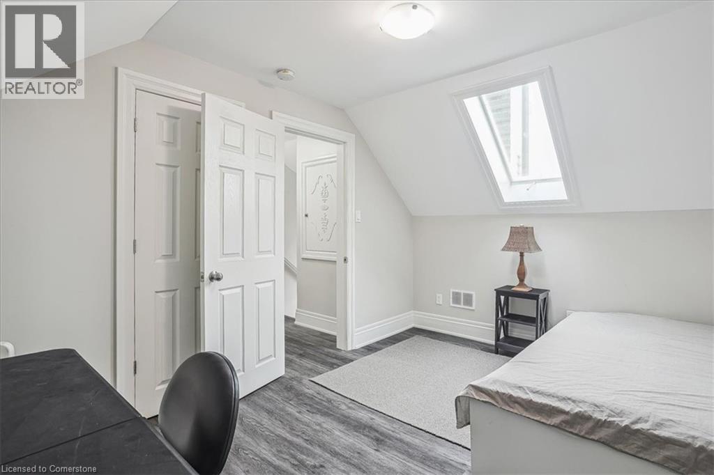 Photo 9 of 38 Viewpoint Avenue Unit 1, Hamilton ON