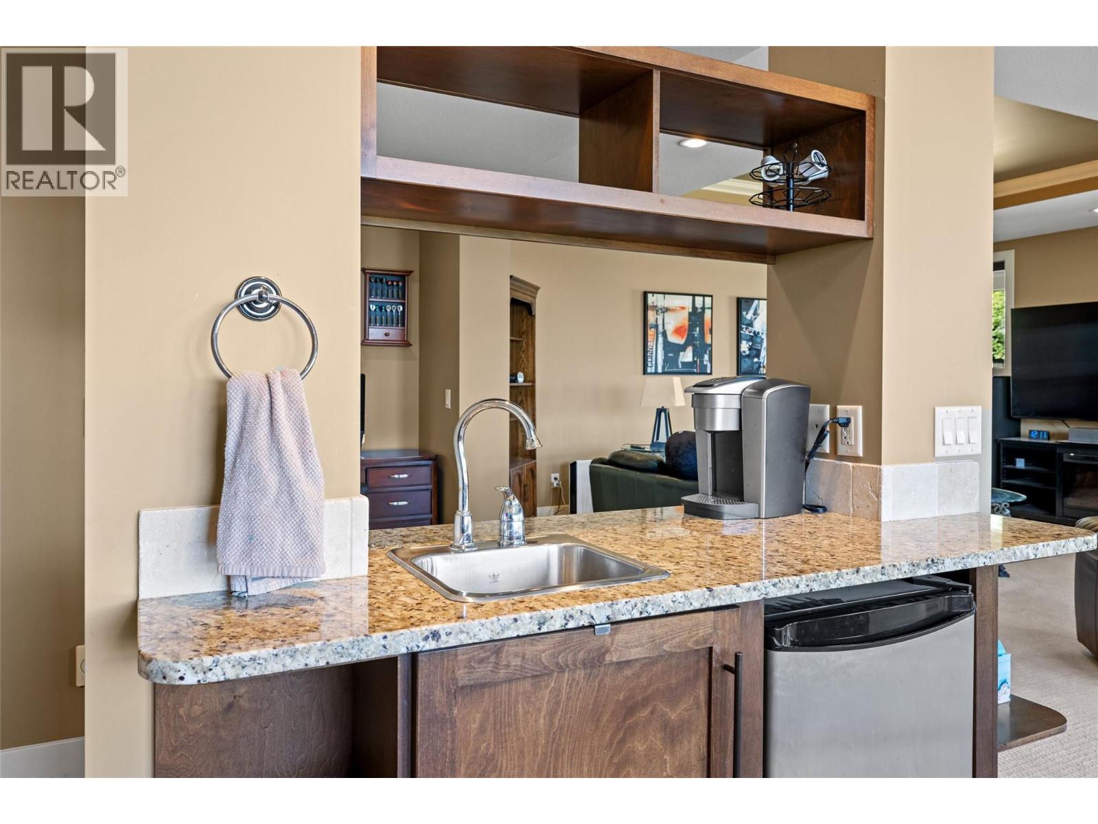  774 Kuipers Crescent, Kelowna