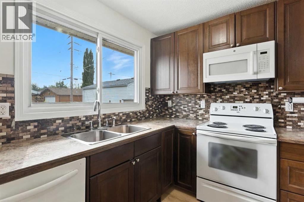 Single Family House Bungalow for Sale in  Penswood Way SE Penbrooke Meadows Calgary 