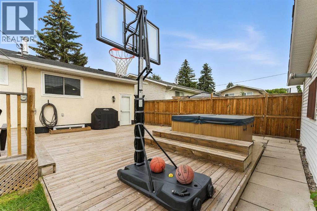 Single Family House Bungalow for Sale in  Penswood Way SE Penbrooke Meadows Calgary 