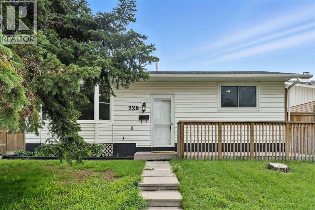 Single Family House Bungalow for Sale in  Penswood Way SE Penbrooke Meadows Calgary 