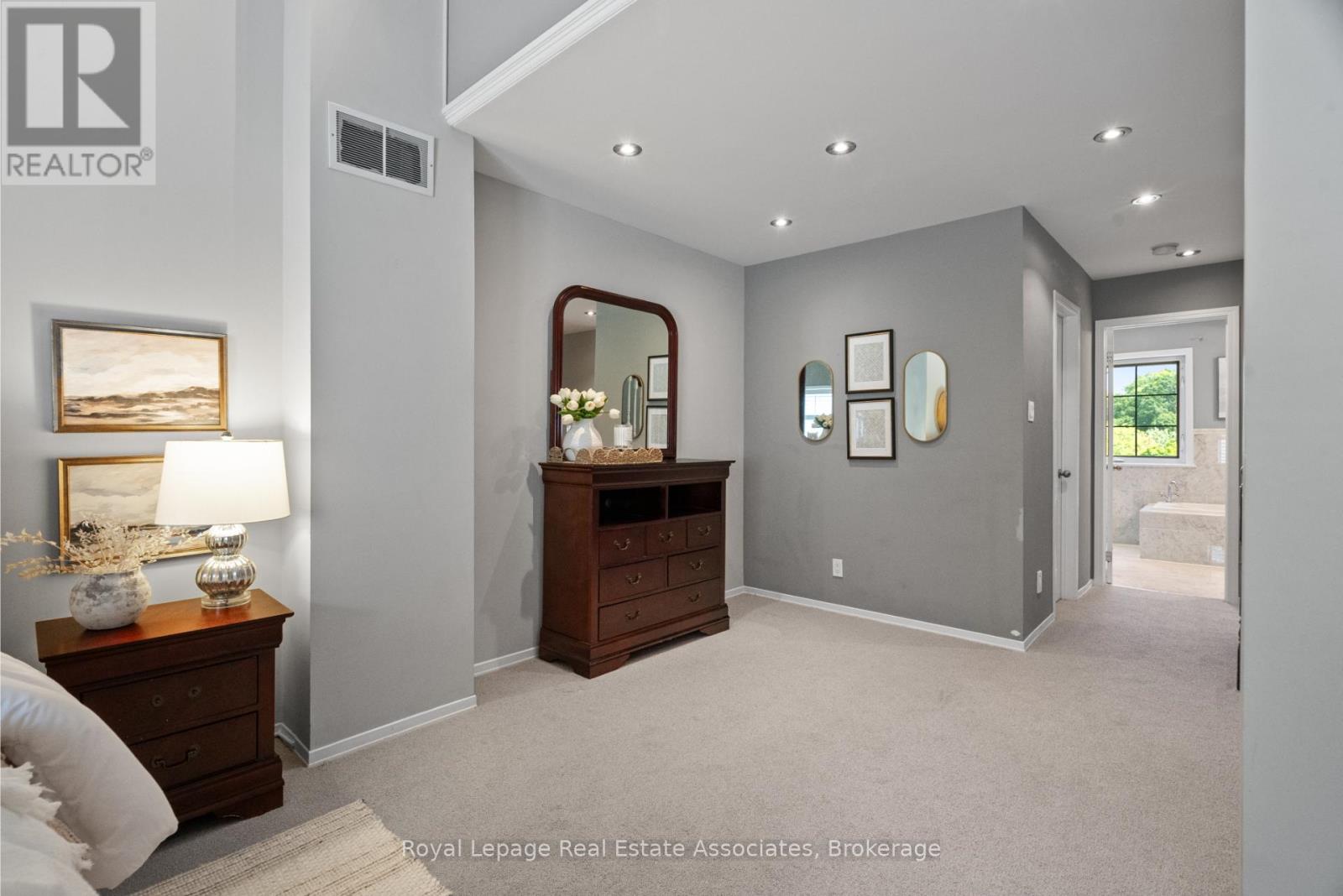 Photo 25 of 8 1 Baxter Street, Toronto ON