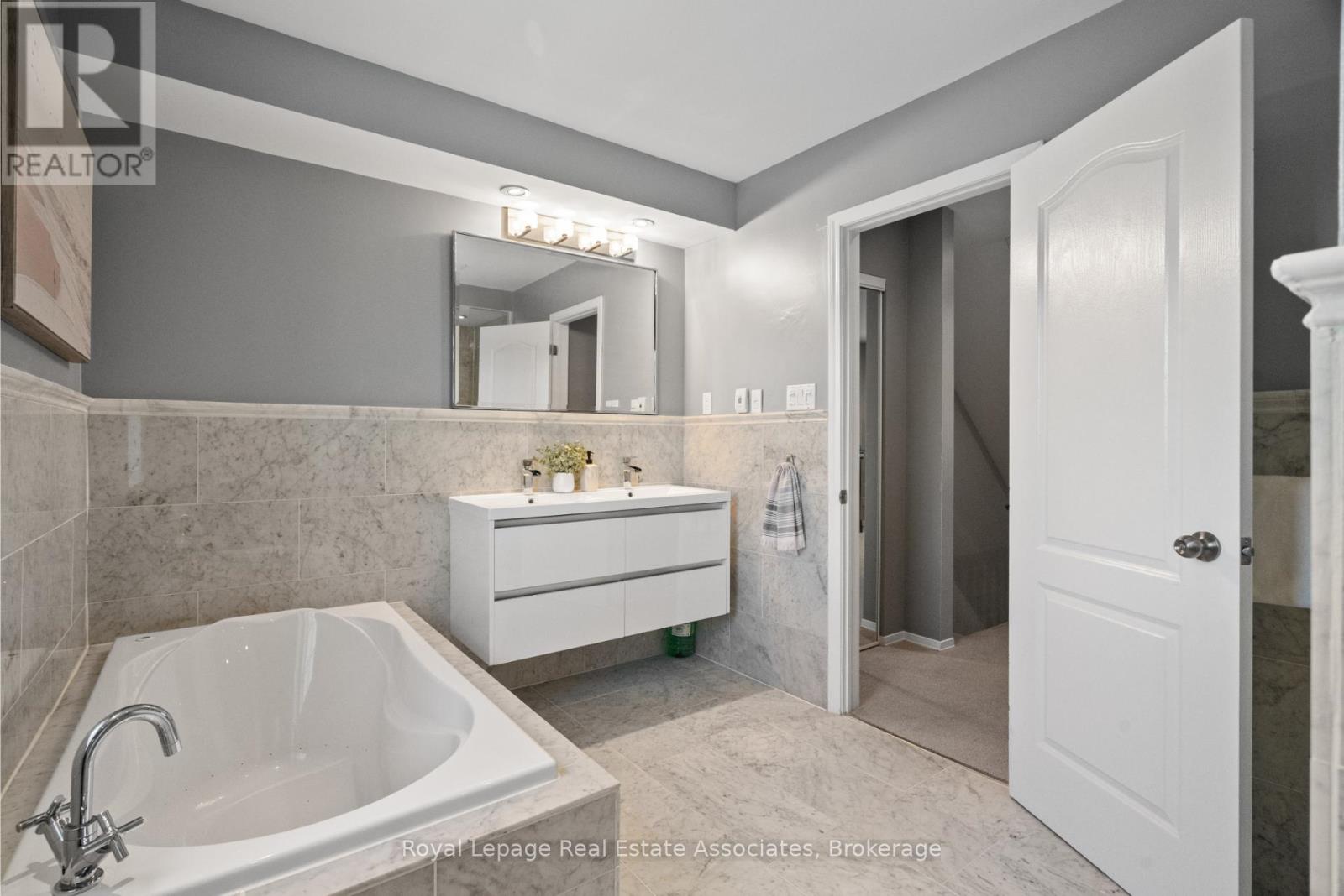 Photo 27 of 8 1 Baxter Street, Toronto ON