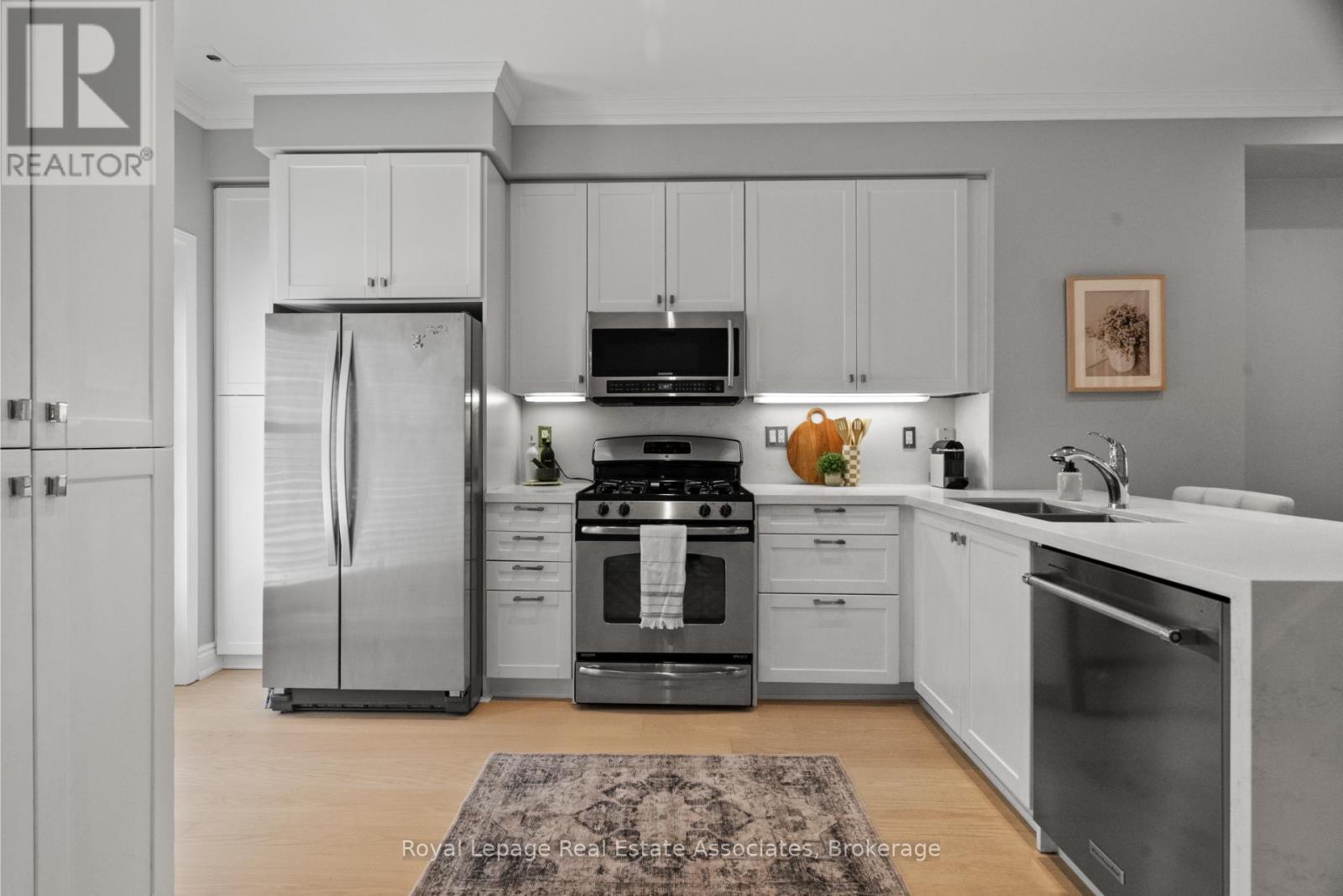 Photo 7 of 8 1 Baxter Street, Toronto ON