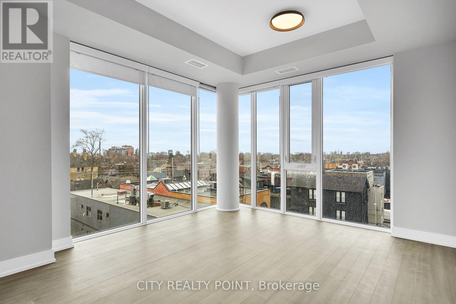 Photo 2 of 511 664 Spadina Avenue, Toronto ON