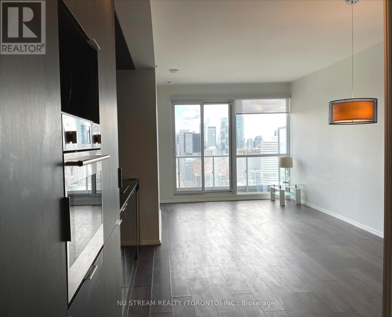 Photo 9 of 4001 70 Temperance Street, Toronto ON