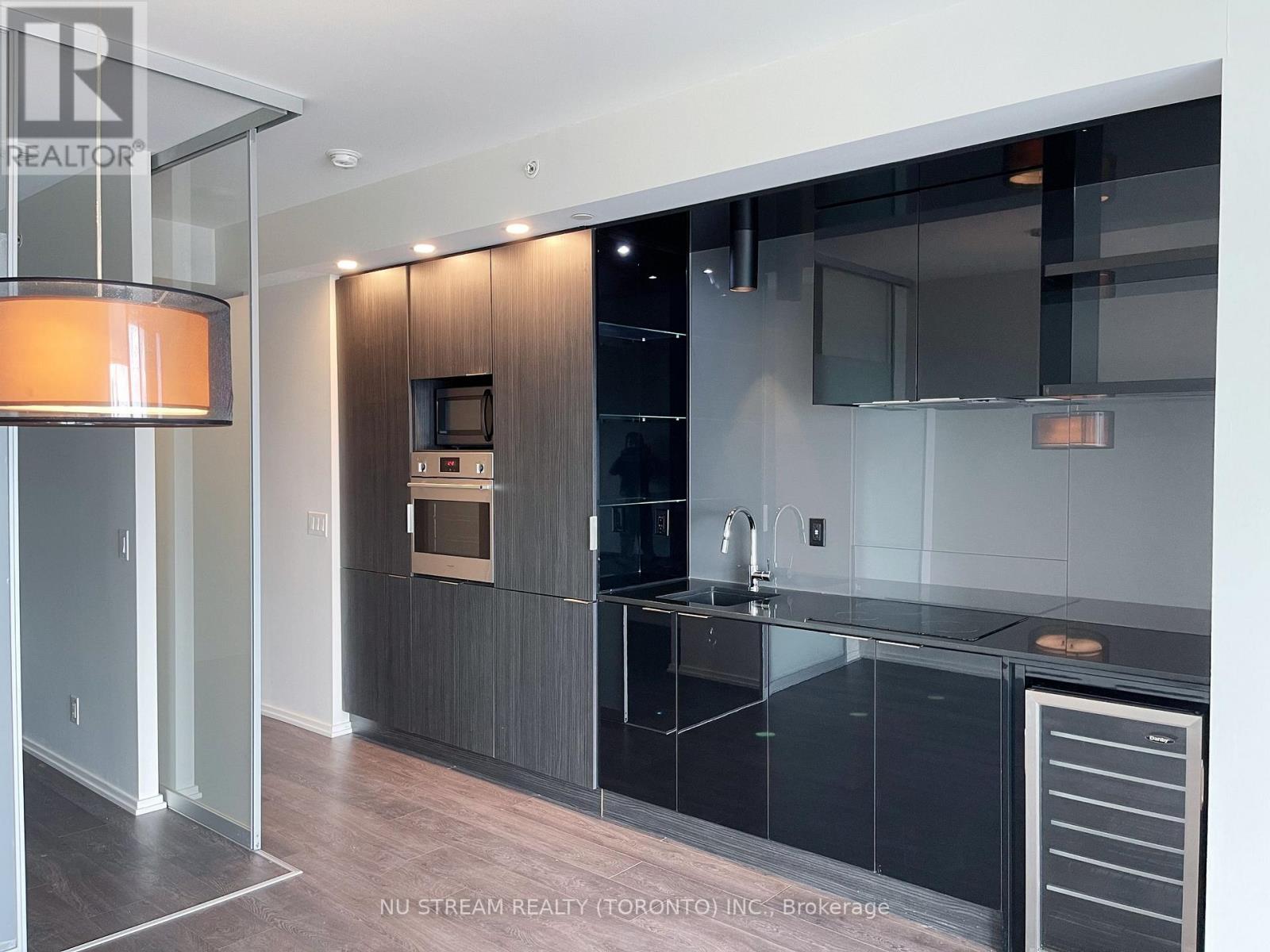 Photo 6 of 4001 70 Temperance Street, Toronto ON