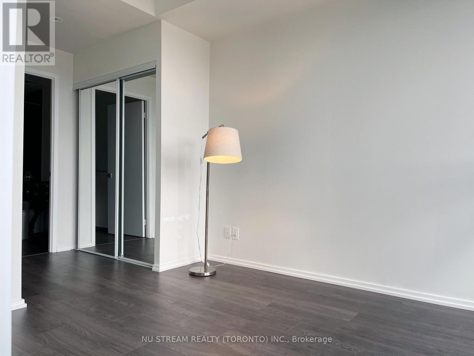 Photo 11 of 4001 70 Temperance Street, Toronto ON
