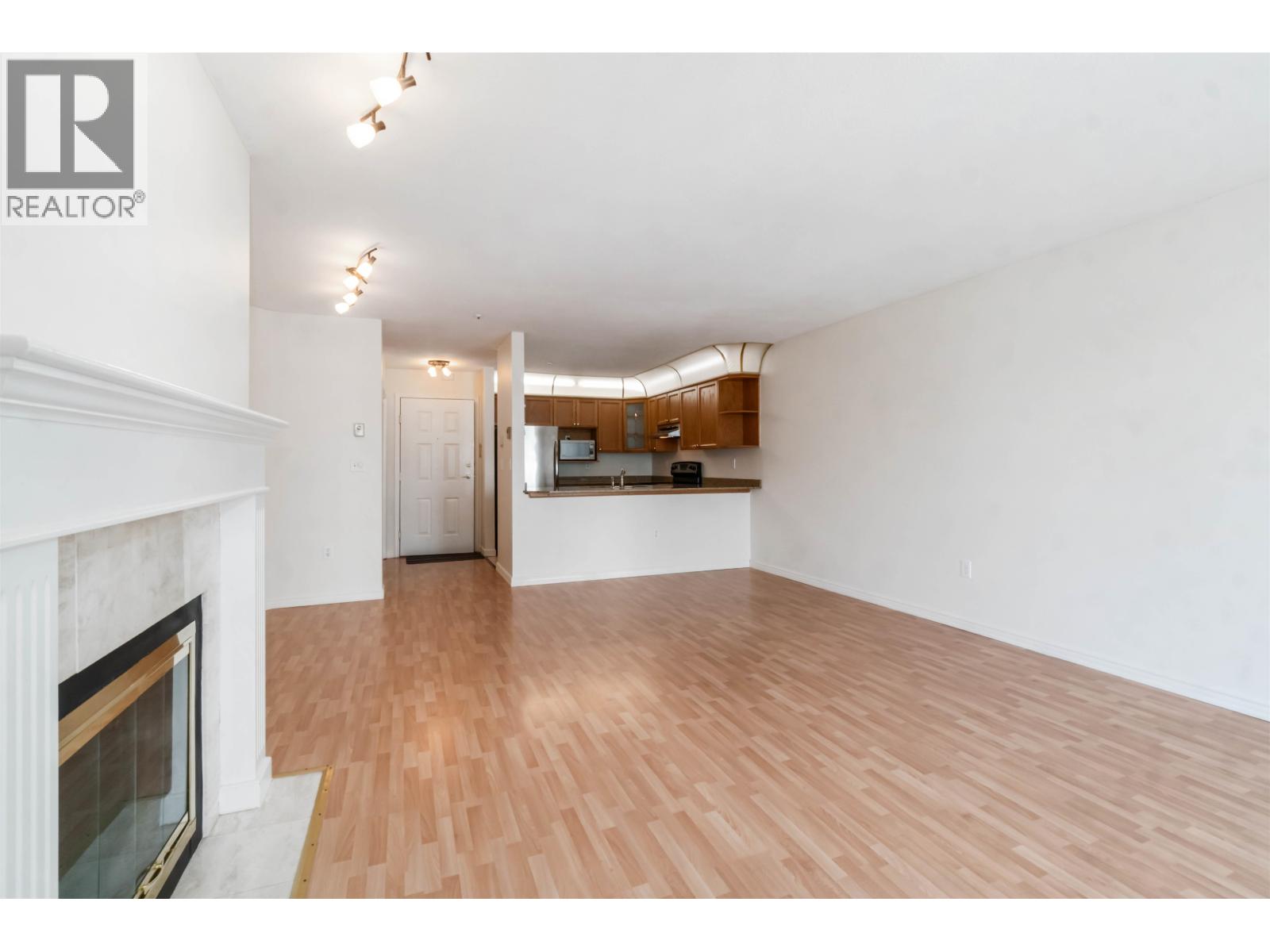 Photo 10 of 306 48 Richmond Street, New Westminster BC