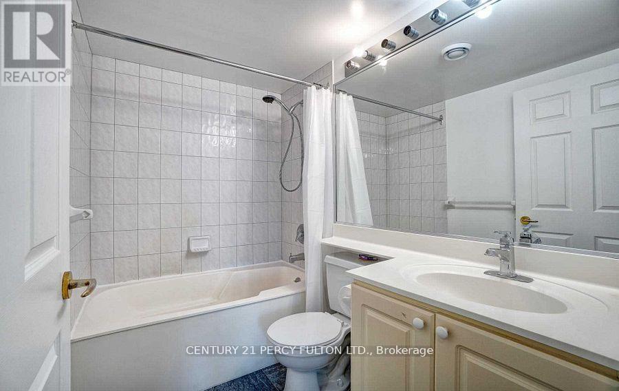 Photo 4 of 806 8 Lee Centre Drive, Toronto ON