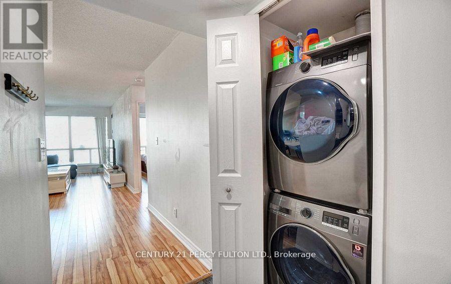 Photo 10 of 806 8 Lee Centre Drive, Toronto ON