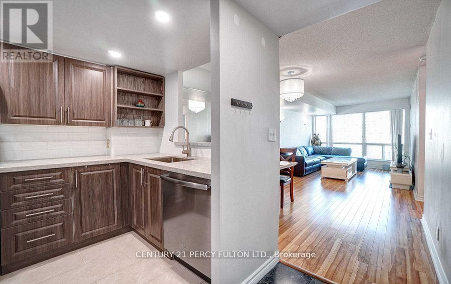 Photo 12 of 806 8 Lee Centre Drive, Toronto ON