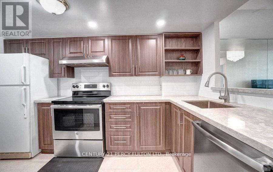 Photo 16 of 806 8 Lee Centre Drive, Toronto ON