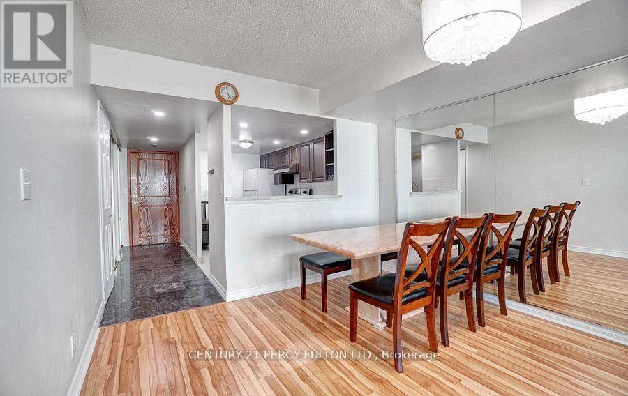 Photo 14 of 806 8 Lee Centre Drive, Toronto ON