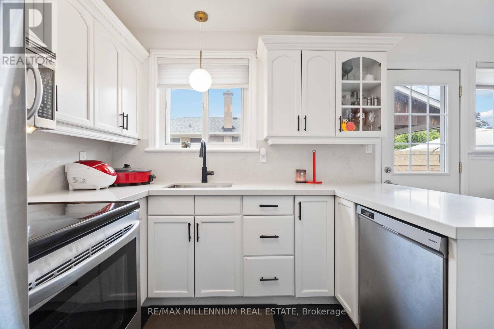 Photo 11 of 1350 Tatra Drive, Pickering ON