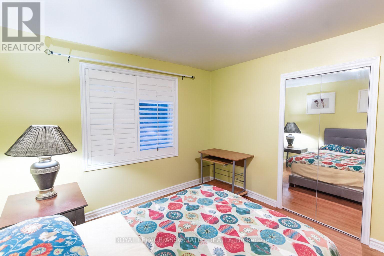 Photo 10 of 24 Hurley Crescent, Toronto ON