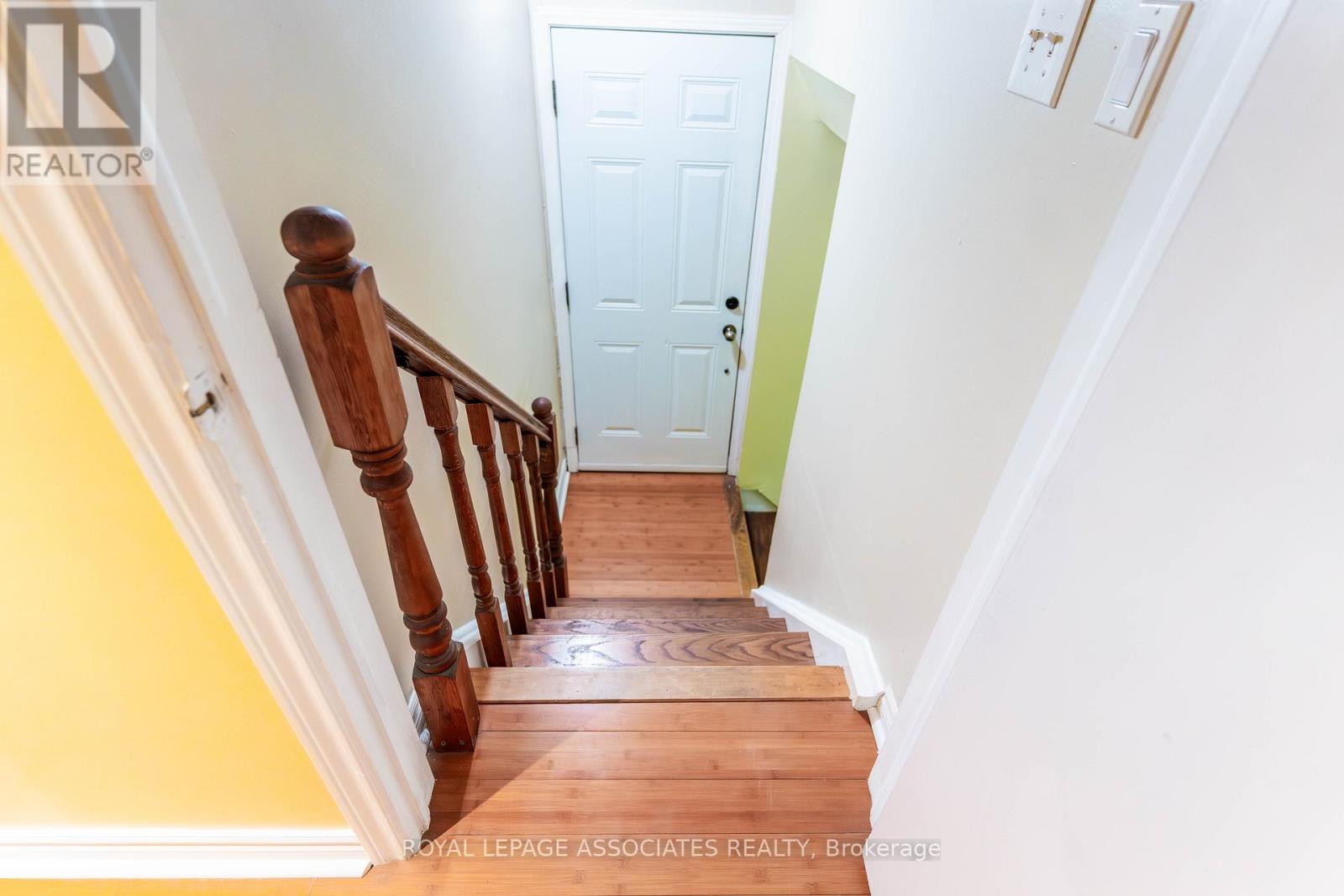 Photo 13 of 24 Hurley Crescent, Toronto ON