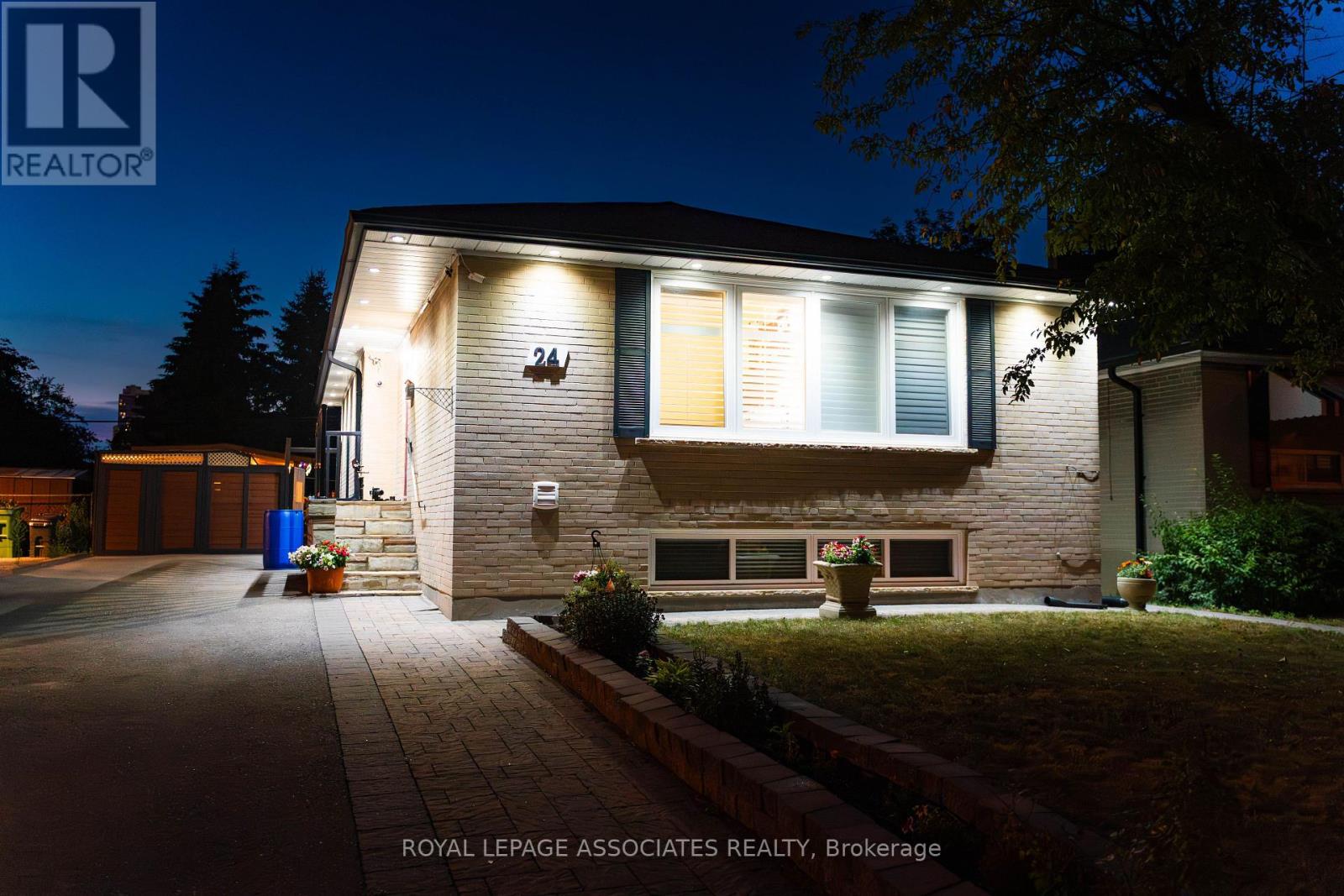 Photo 28 of 24 Hurley Crescent, Toronto ON