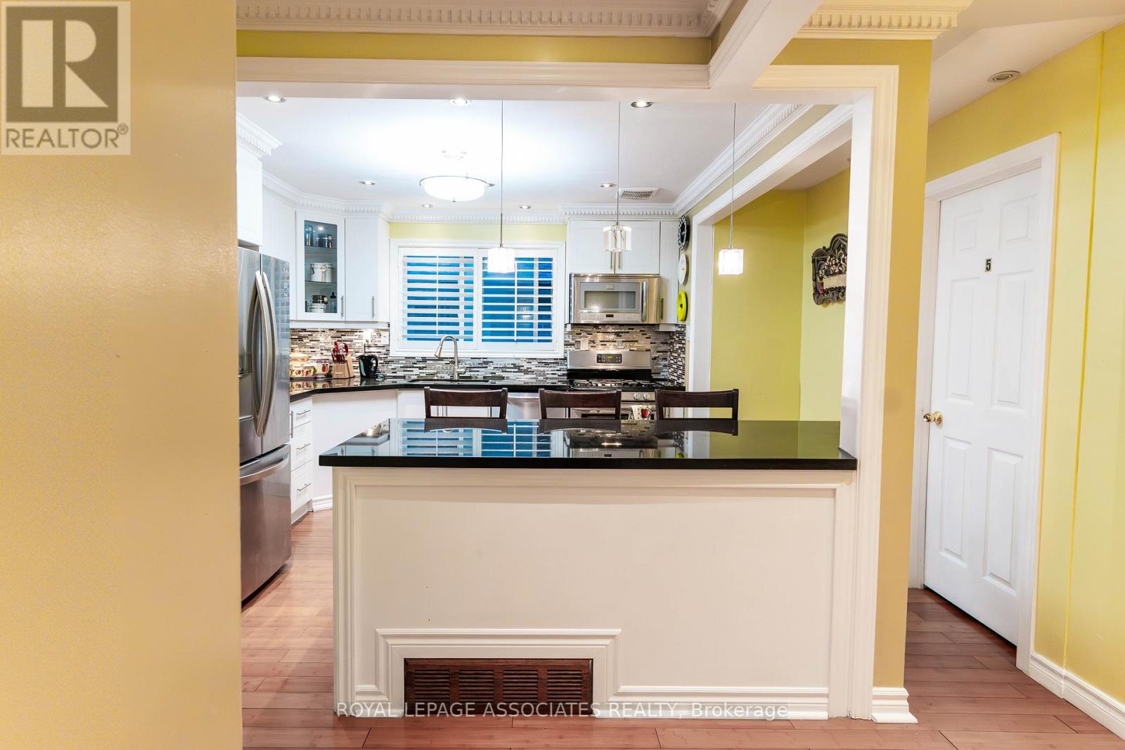 Photo 5 of 24 Hurley Crescent, Toronto ON