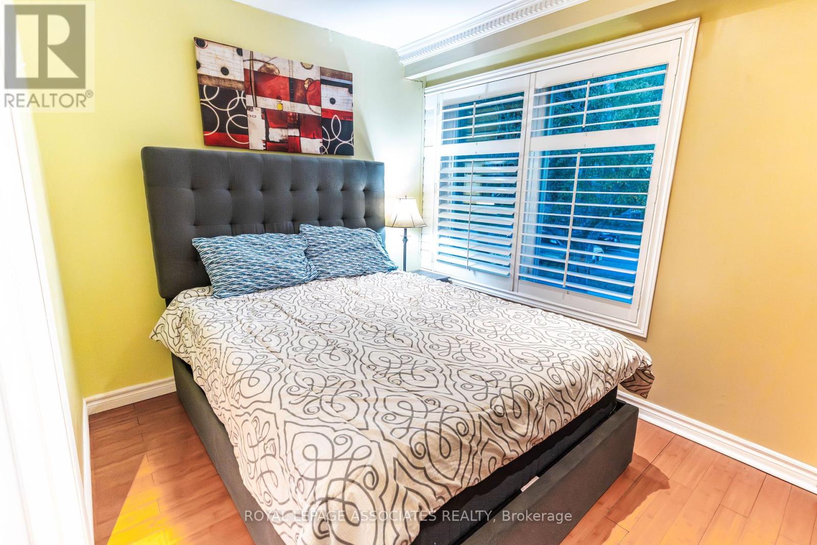 Photo 6 of 24 Hurley Crescent, Toronto ON