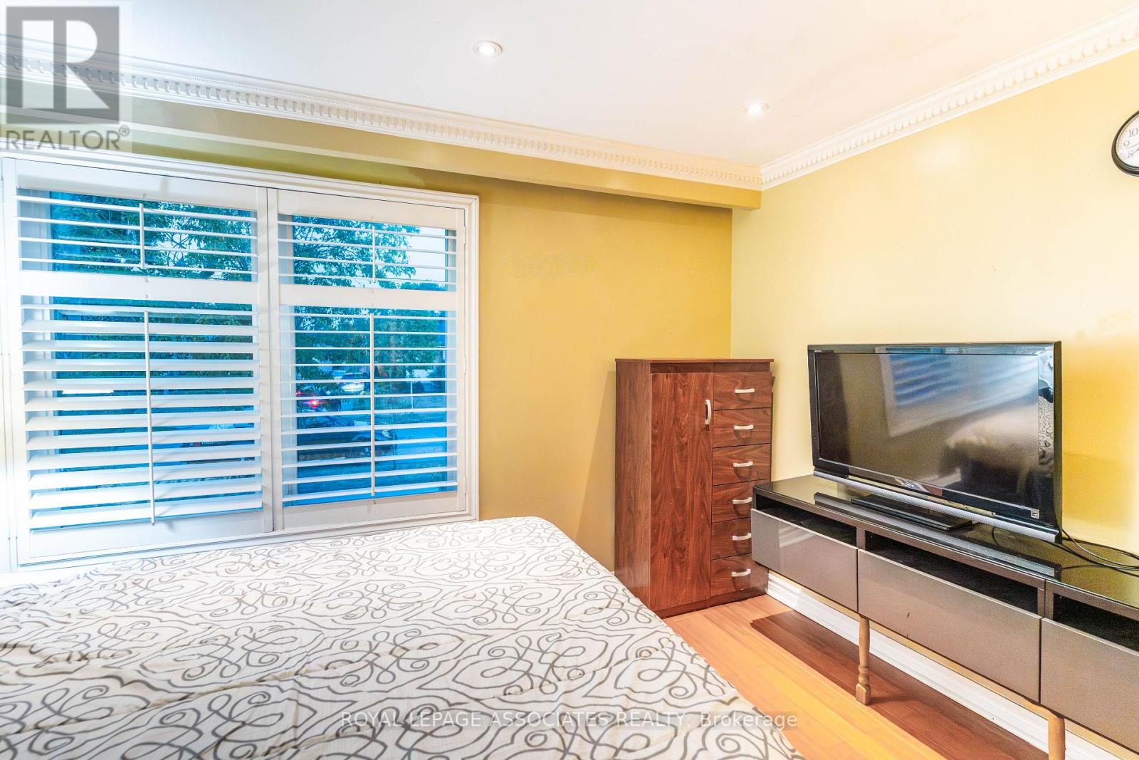 Photo 7 of 24 Hurley Crescent, Toronto ON