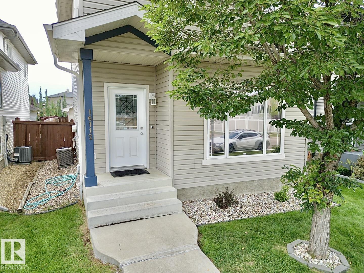 Photo 1 of 16112 43 St Nw, Edmonton AB