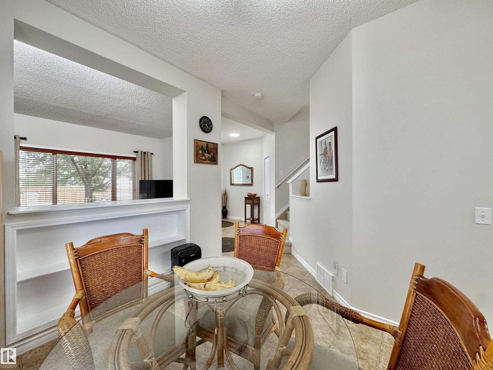 Photo 12 of 16112 43 St Nw, Edmonton AB