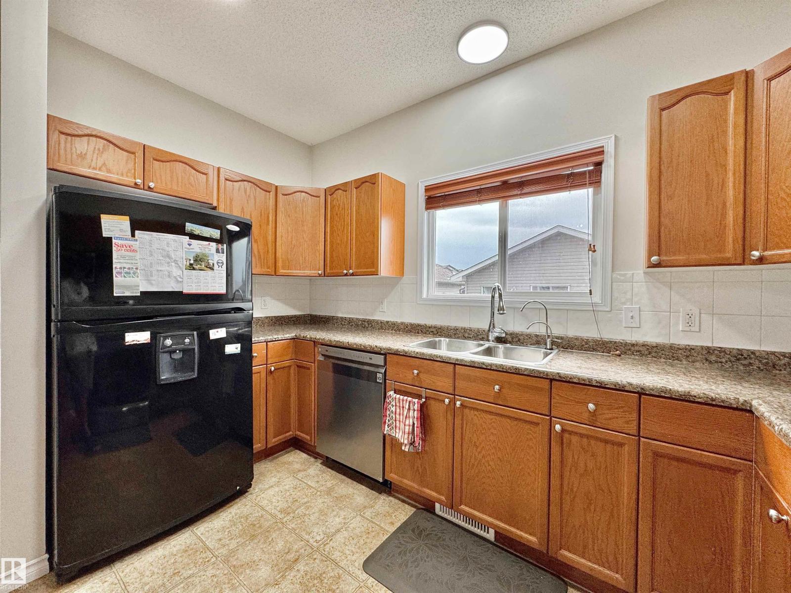 Photo 14 of 16112 43 St Nw, Edmonton AB