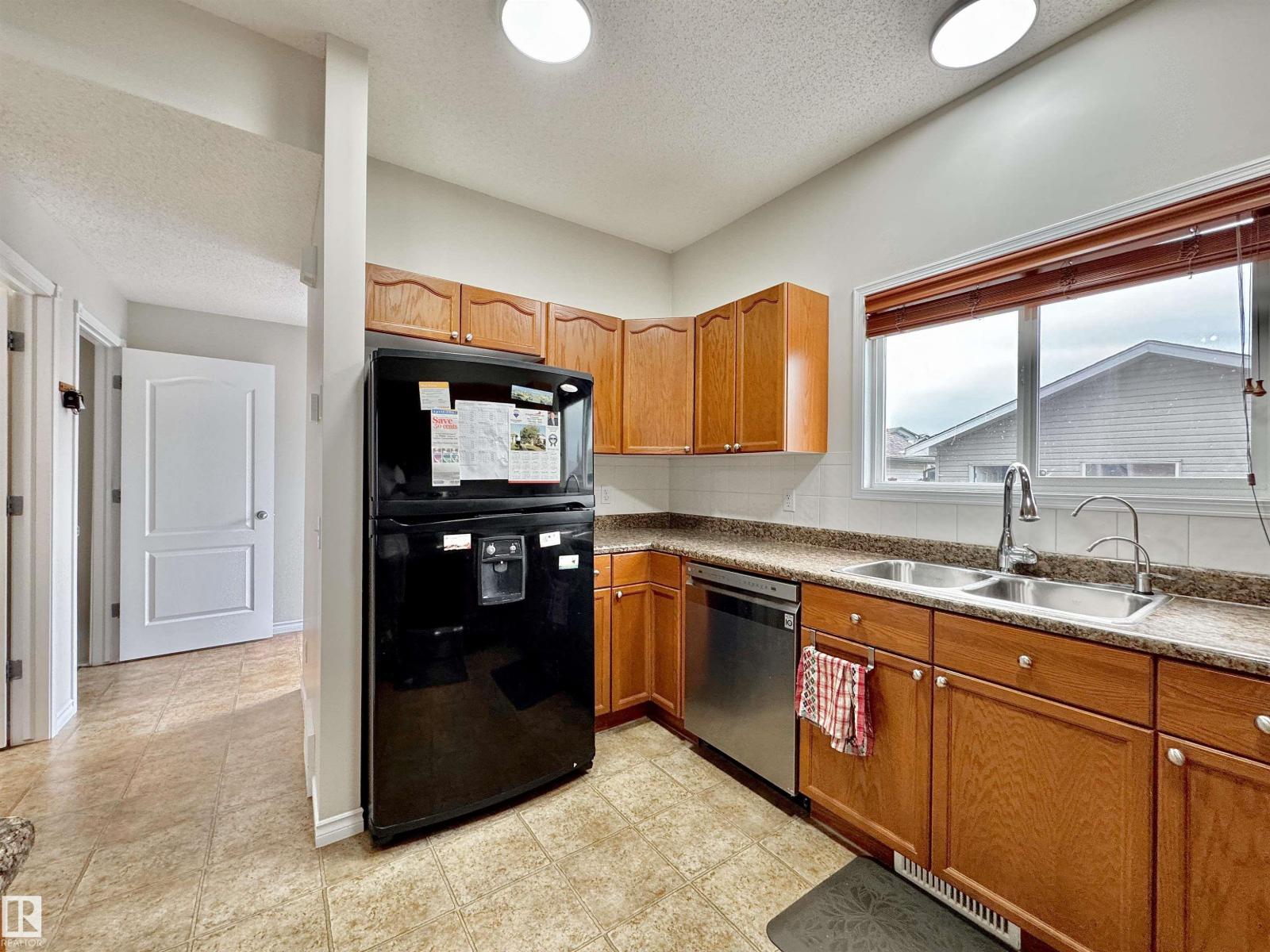 Photo 16 of 16112 43 St Nw, Edmonton AB