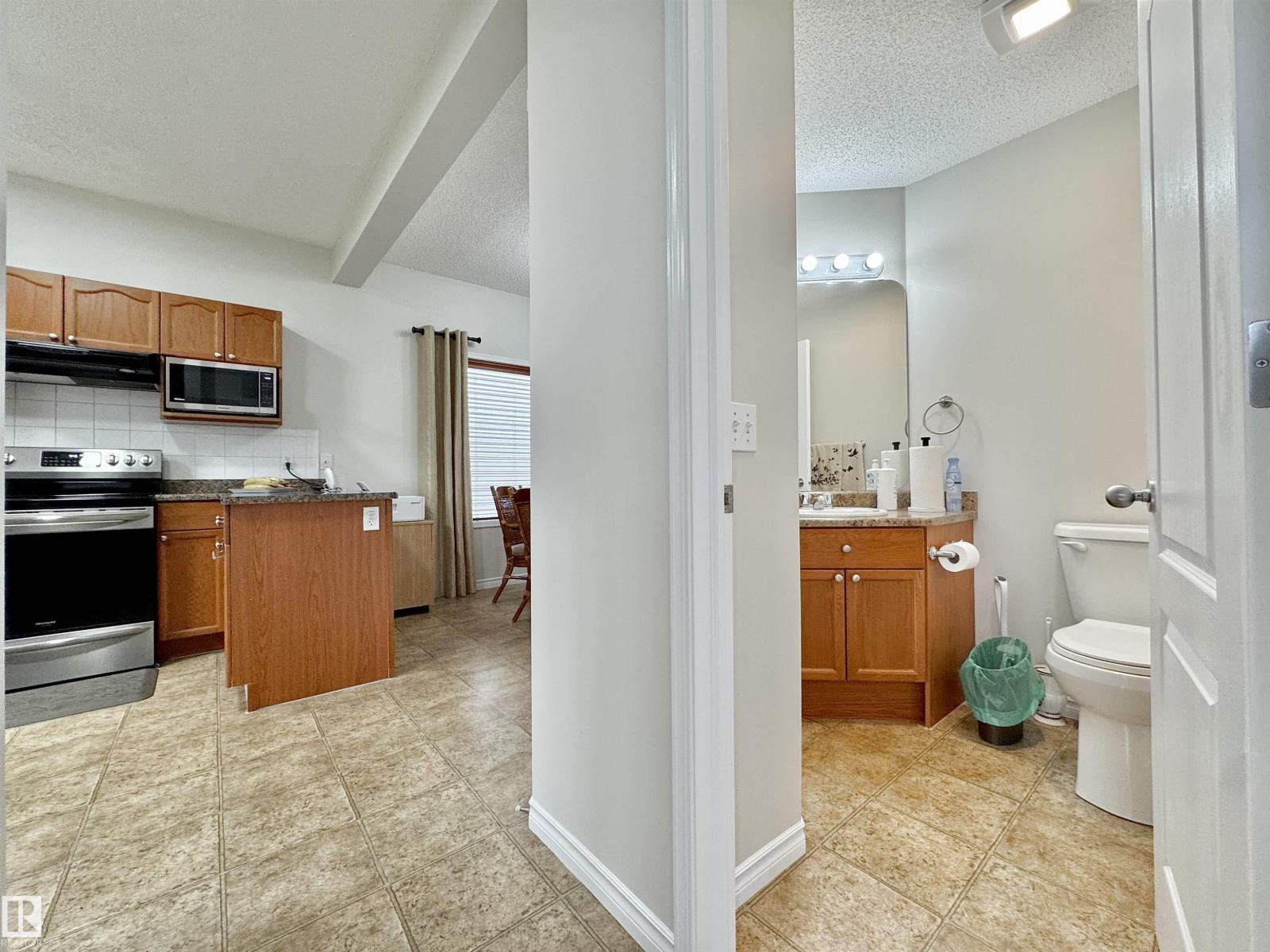 Photo 17 of 16112 43 St Nw, Edmonton AB